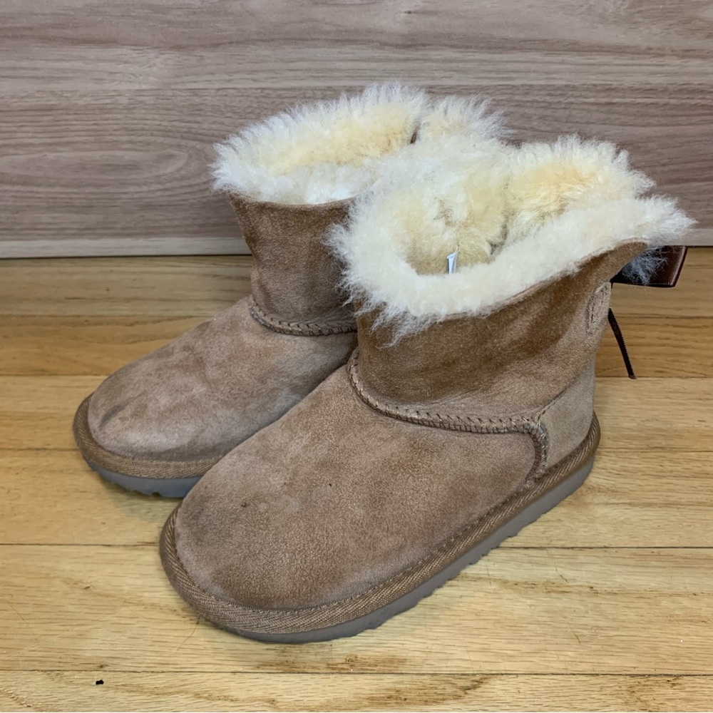 Ugg Mini Bailey Bow Kid's Boots in Chestnut - Size 11